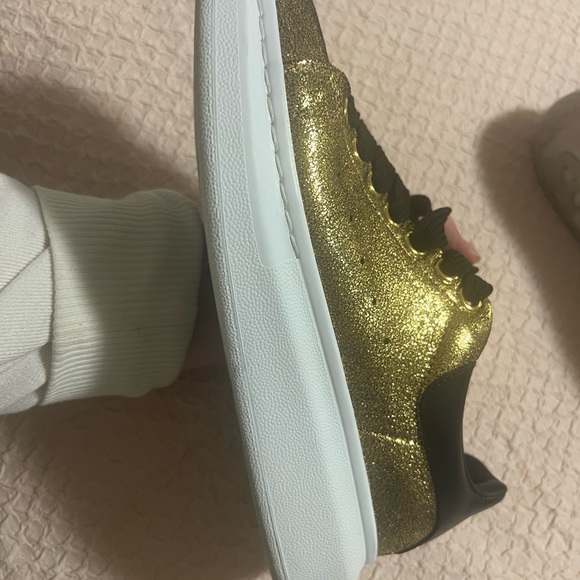 Alexander McQueen oversized trainers - Picture 4 of 11